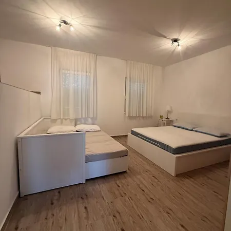 Seaesta Andrea Apartment *